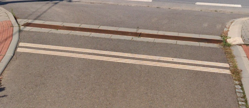 Vodící pás pro nevidomé - předformovaný termoplast